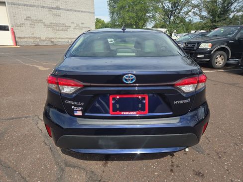 Used 2022 Toyota Corolla LE FWD image 3