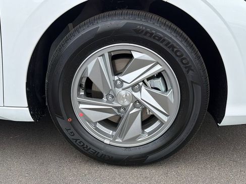 New 2026 Hyundai Elantra SE FWD image 13