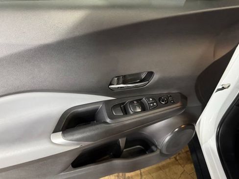 Used 2023 Nissan Kicks SR w/ SR Premium Package FWD image 12