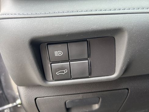 Used 2023 Toyota Highlander XLE AWD/4WD image 16