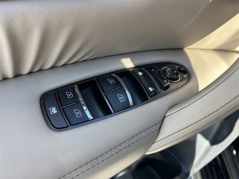 Used 2023 Nissan Armada SL image 17