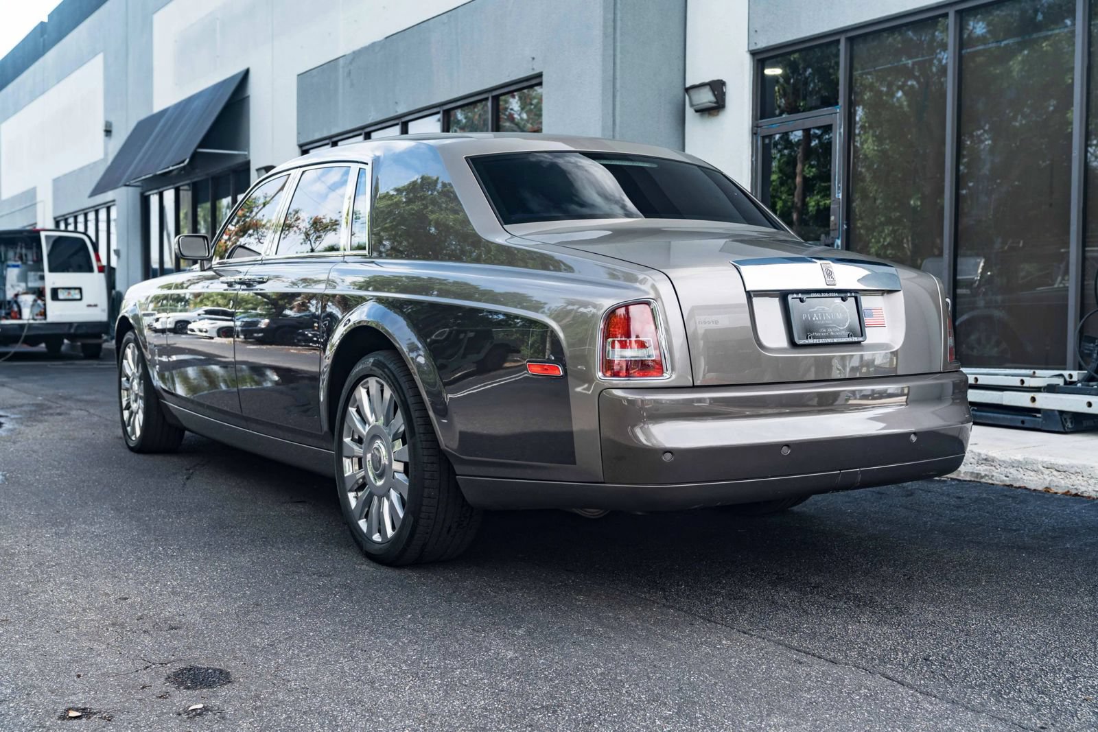Used 2004 Rolls-Royce Phantom Sedan RWD image 9
