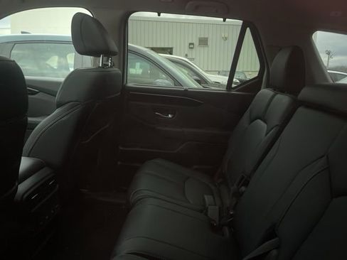 Used 2025 Honda Pilot Touring image 16