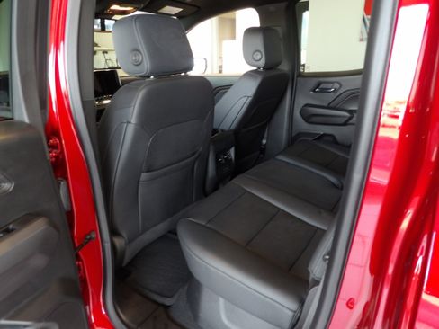 Used 2024 Chevrolet Colorado LT w/ LT Convenience Package III image 19