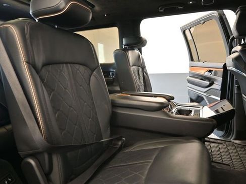 Used 2022 Jeep Grand Wagoneer Series III image 27