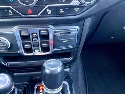 Used 2023 Jeep Gladiator Overland image 23