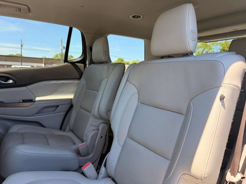 Used 2019 GMC Acadia SLT FWD image 12