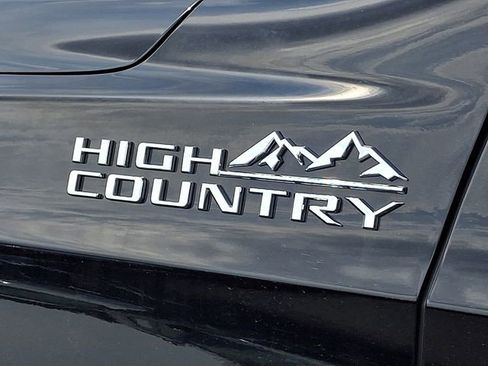 Used 2024 Chevrolet Suburban High Country AWD/4WD image 38