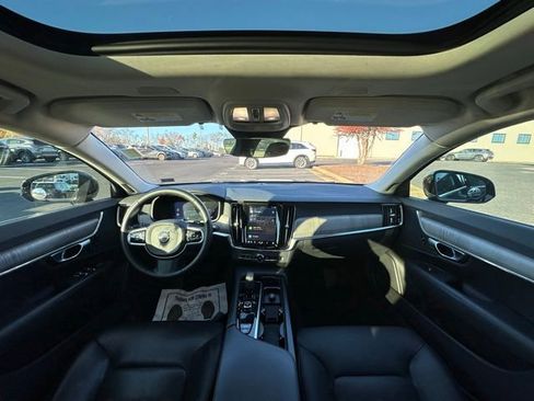 Used 2023 Volvo S90 B6 Plus image 2