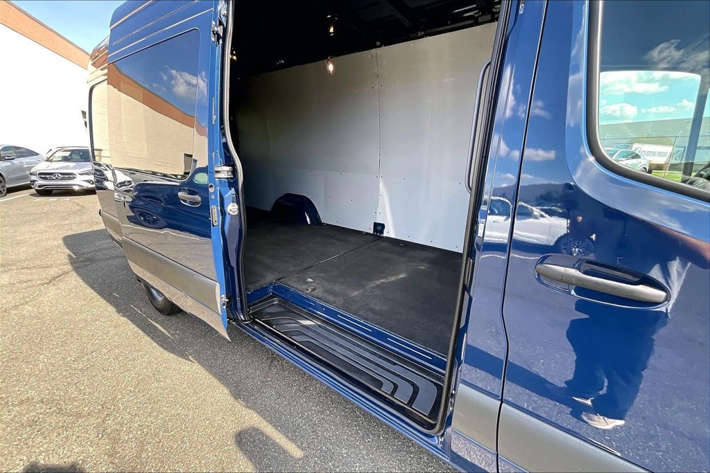 Used 2024 Mercedes-Benz Sprinter 2500 image 17