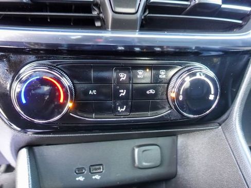 Used 2024 Buick Encore GX Sport Touring image 18