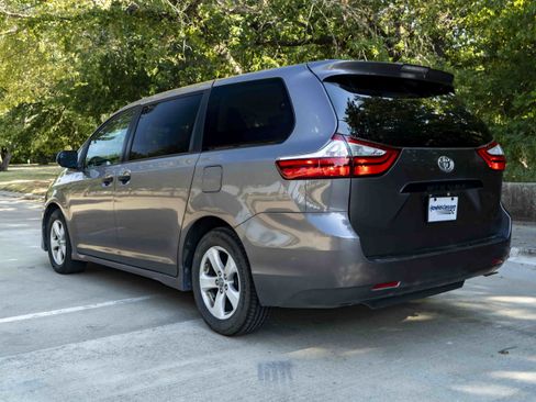 Used 2019 Toyota Sienna L FWD image 7
