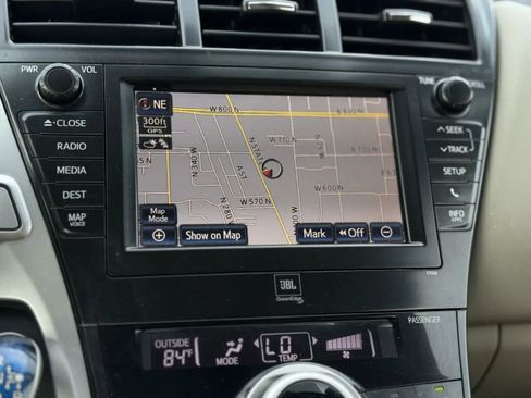 Used 2014 Toyota Prius V Five image 27