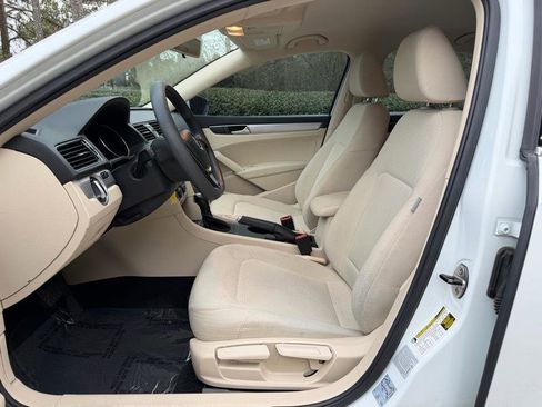 Used 2017 Volkswagen Passat 1.8T S image 19