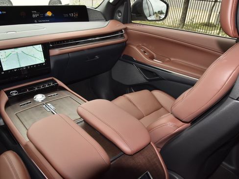 New 2026 Lincoln Navigator Reserve AWD/4WD image 18