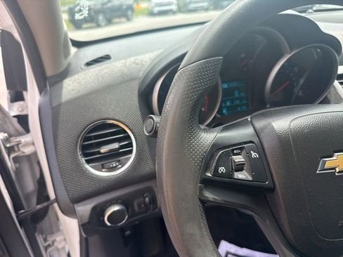 Used 2016 Chevrolet Cruze LT w/ Technology Package FWD image 15