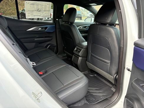 New 2026 Chevrolet Equinox EV LT image 25