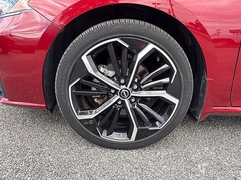 Used 2023 Nissan Altima 2.5 SR w/ SR Premium Package FWD image 9