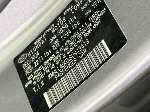 Used 2025 Hyundai Elantra SE image 22