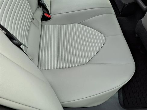 Used 2019 Toyota Camry SE image 18