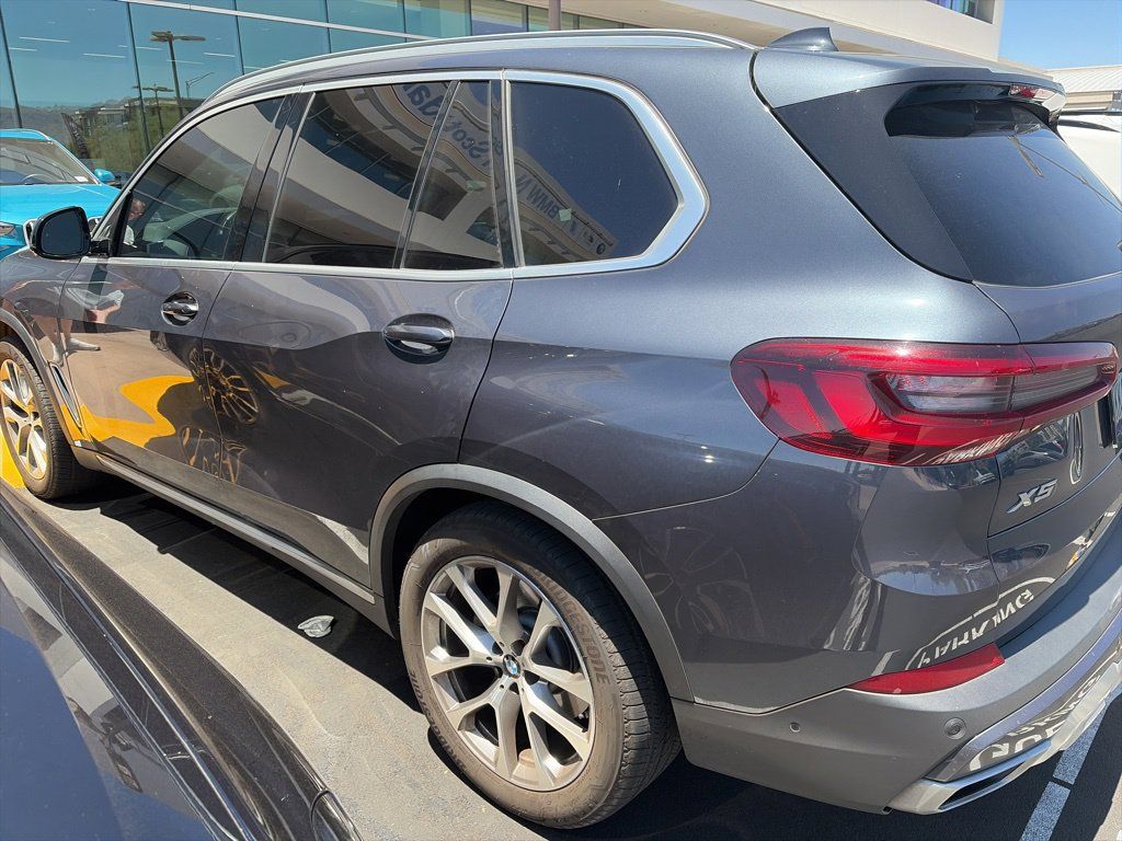 Used 2021 BMW X5 sDrive40i w/ Convenience Package RWD image 2