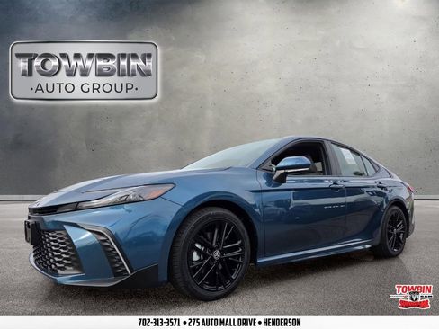 Used 2025 Toyota Camry SE w/ Convenience Package FWD image 1