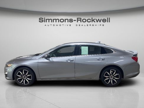 Used 2025 Chevrolet Malibu RS FWD image 2
