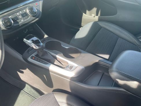 Used 2025 Buick Envista Preferred image 36