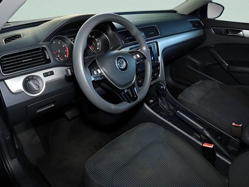 Used 2017 Volkswagen Passat 1.8T S image 16