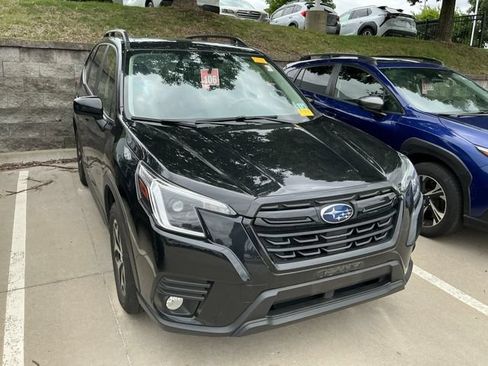 Certified 2023 Subaru Forester Premium AWD/4WD image 3