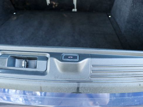 Used 2015 Land Rover Range Rover HSE image 16