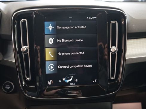 Used 2022 Volvo XC40 T5 Momentum image 34