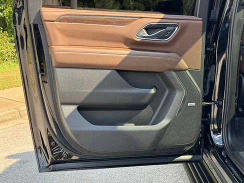 Used 2024 Chevrolet Suburban High Country image 34