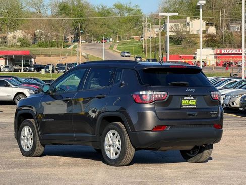 Used 2018 Jeep Compass Sport FWD image 2