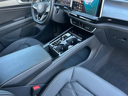 Used 2025 Volkswagen Atlas Cross Sport SE AWD/4WD image 17