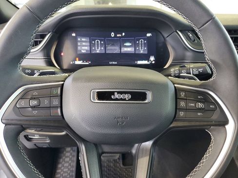 Used 2024 Jeep Grand Cherokee Laredo AWD/4WD image 22