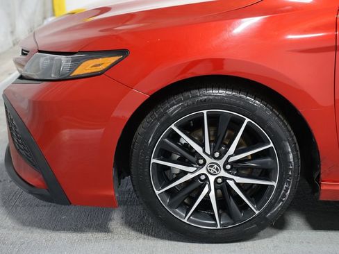 Used 2021 Toyota Camry SE FWD image 5