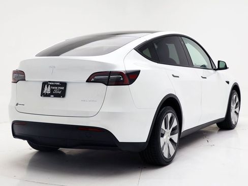 Used 2023 Tesla Model Y Long Range image 9