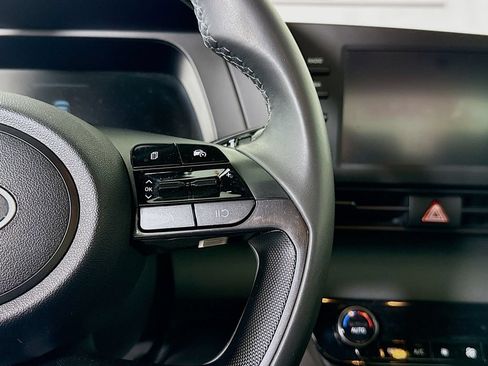 Certified 2025 Hyundai Elantra Sport FWD image 21