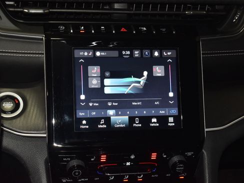 Used 2023 Jeep Grand Cherokee Altitude AWD/4WD image 14