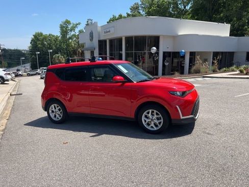 Used 2023 Kia Soul LX w/ LX Technology Package FWD image 2