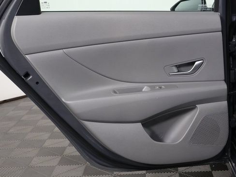 Used 2024 Hyundai Elantra SE FWD image 13