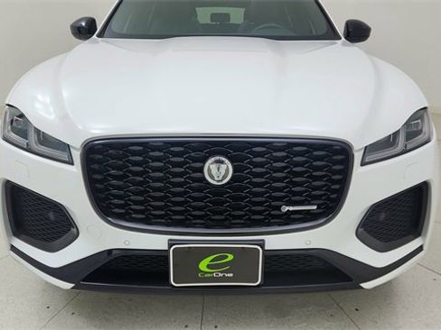Used 2025 Jaguar F-PACE R-Dynamic S image 8