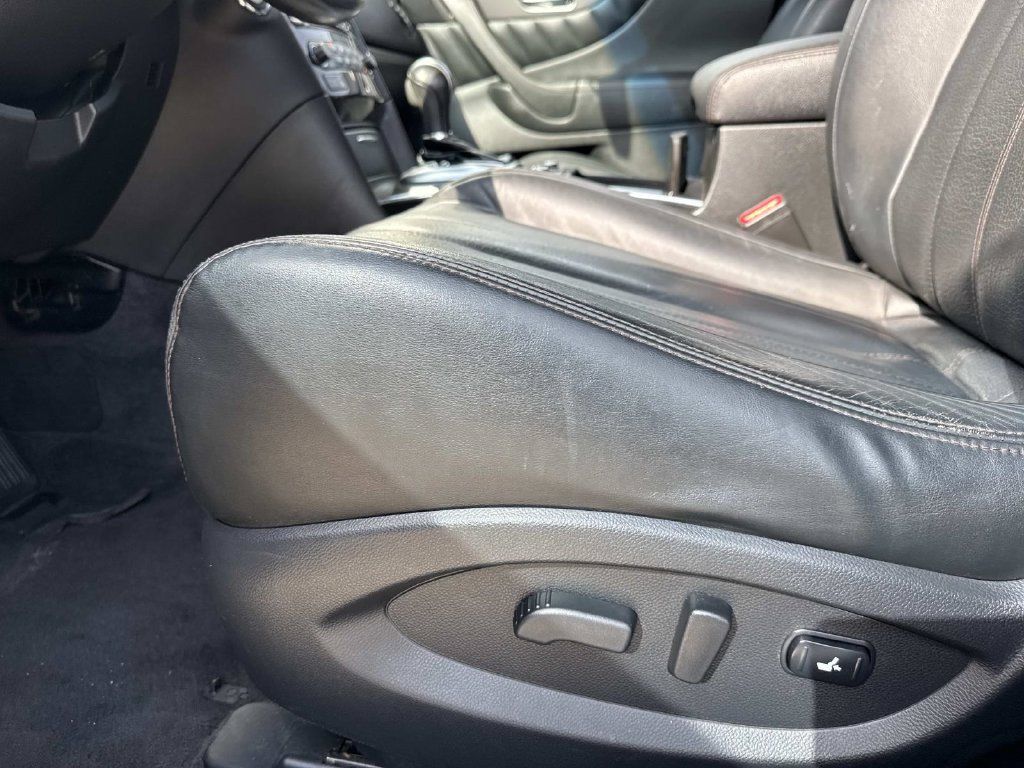Used 2016 INFINITI QX70 2WD w/ Premium Package image 17
