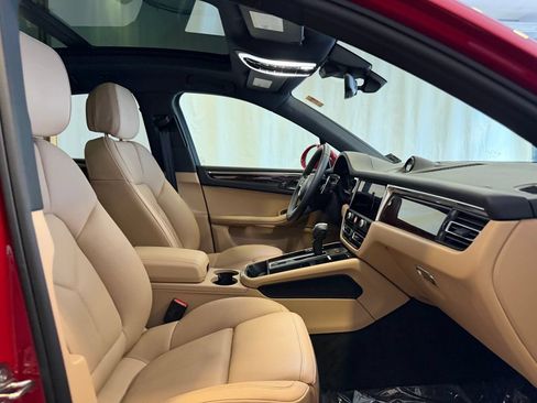 Certified 2026 Porsche Macan AWD/4WD image 16