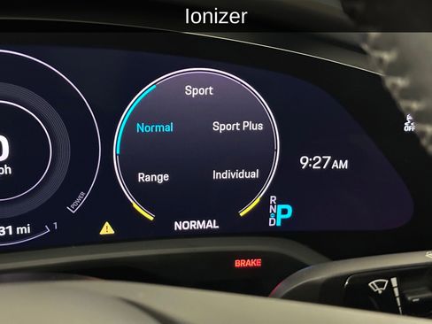 Used 2024 Porsche Taycan 4S w/ Premium Package image 10