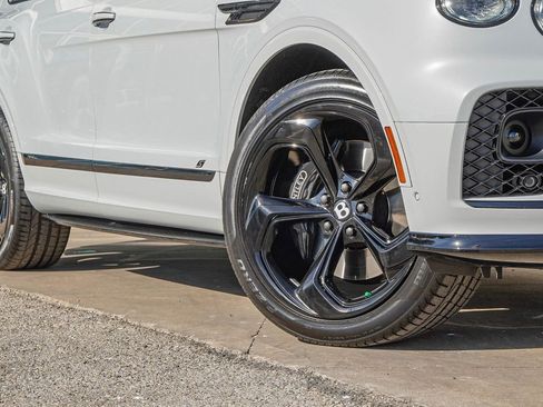 Used 2023 Bentley Bentayga AWD/4WD image 2