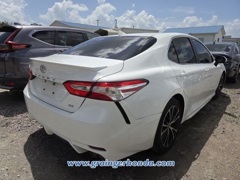 Used 2020 Toyota Camry SE FWD image 5