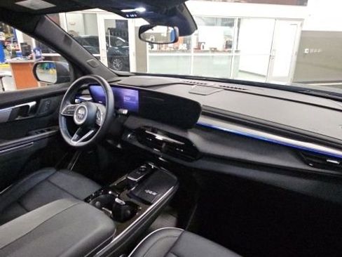 Used 2025 Buick Enclave Preferred image 44