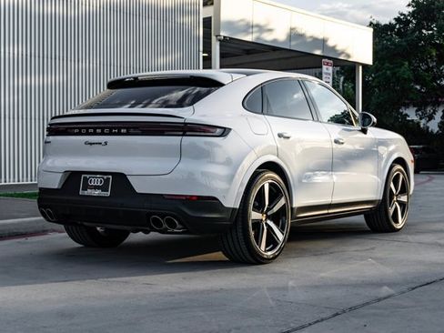 Used 2024 Porsche Cayenne S image 8